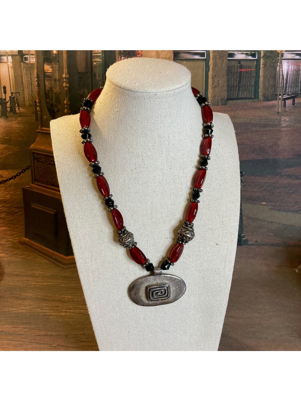 0097 Chico's Red Glass & Black Bead Statement Necklace w/Spiral Hammered Pendant